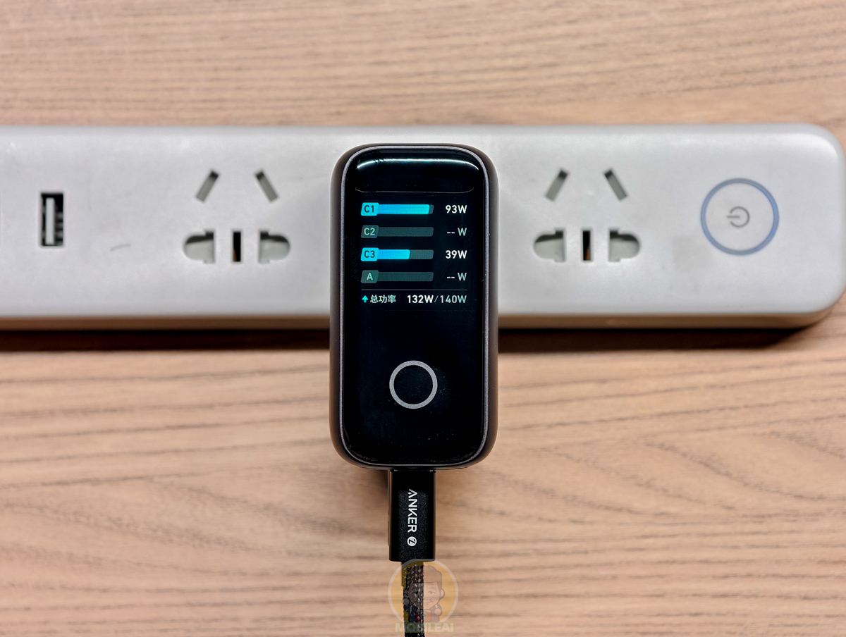 自帶螢幕顯示充電資訊的多孔 USB 充電器 !Anker Zolo 第五代140W 3C1A Gan 氮化鎵充電器開箱實測